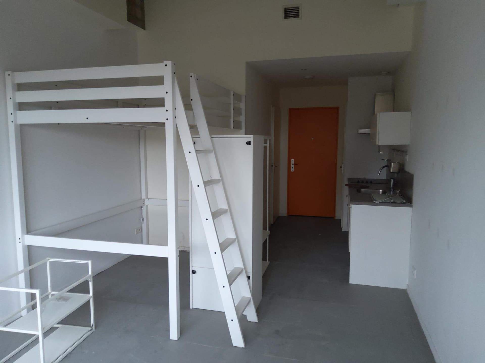 Image 3 of 4