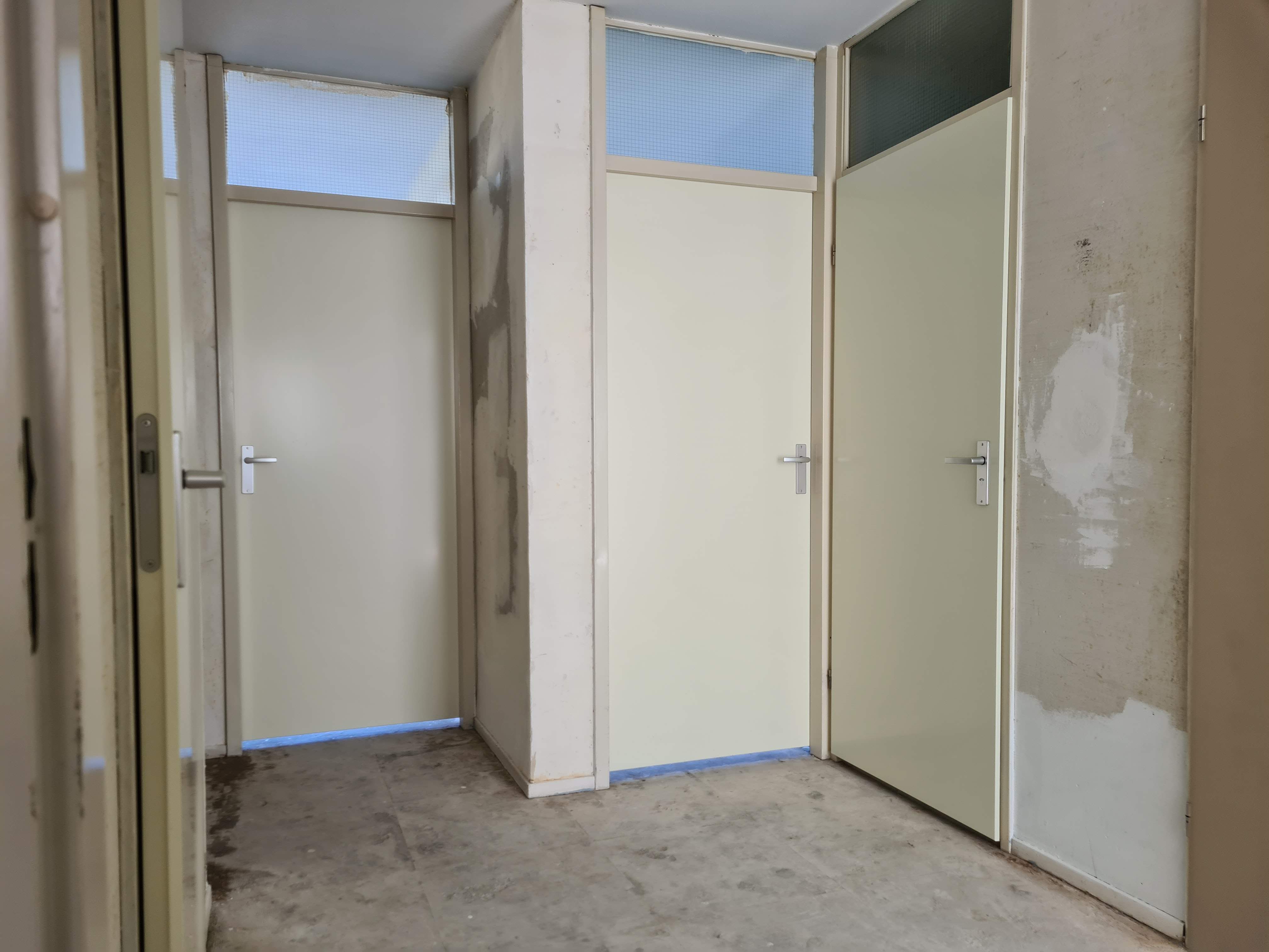 Image 3 of 21