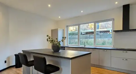 Casa de esquina renovada en Villastraat, Schiedam - En alquiler