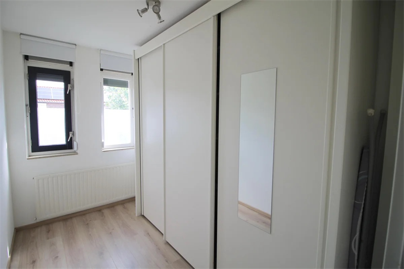 Image 11 of 27