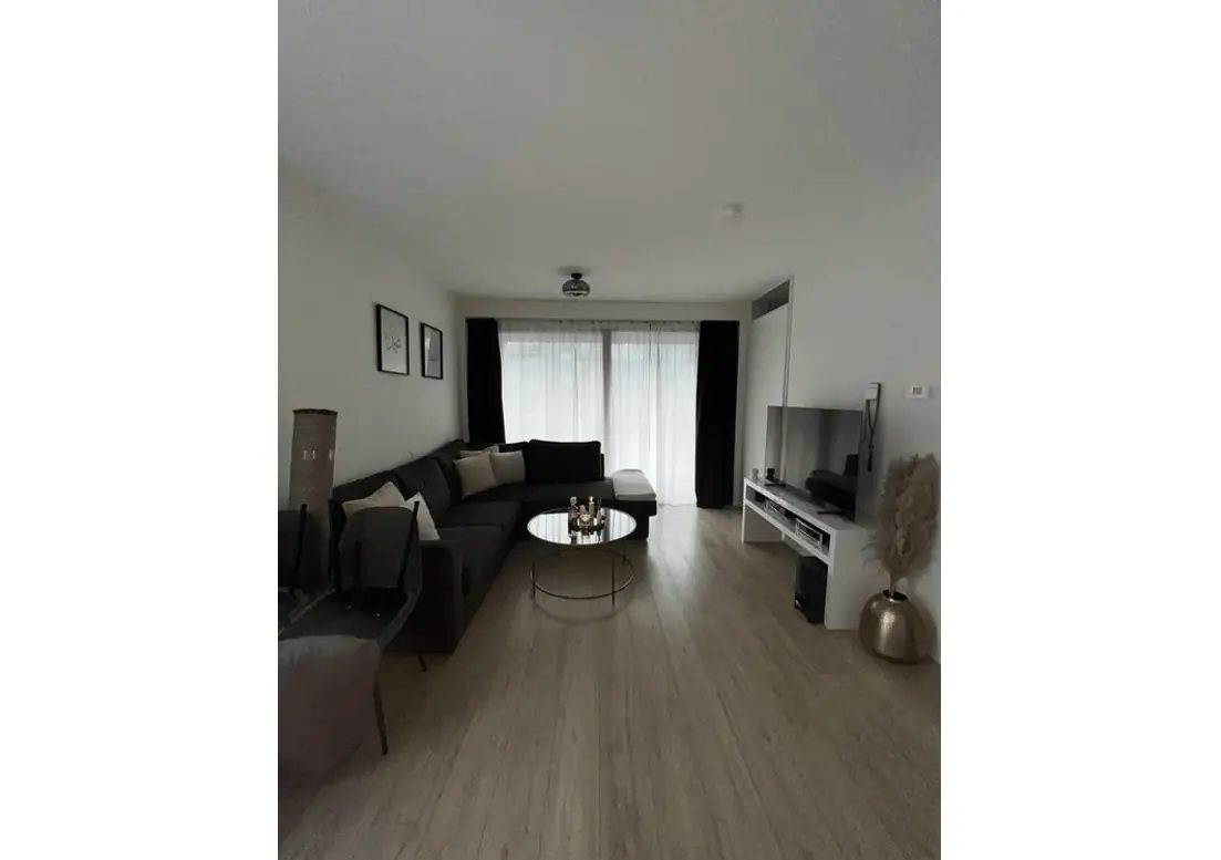 Image 3 of 6