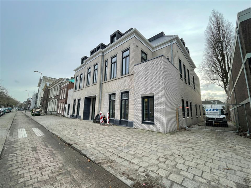Afbeelding 2 van 8