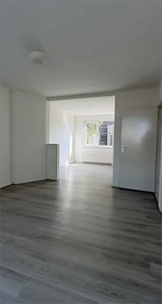 Image 2 of 6