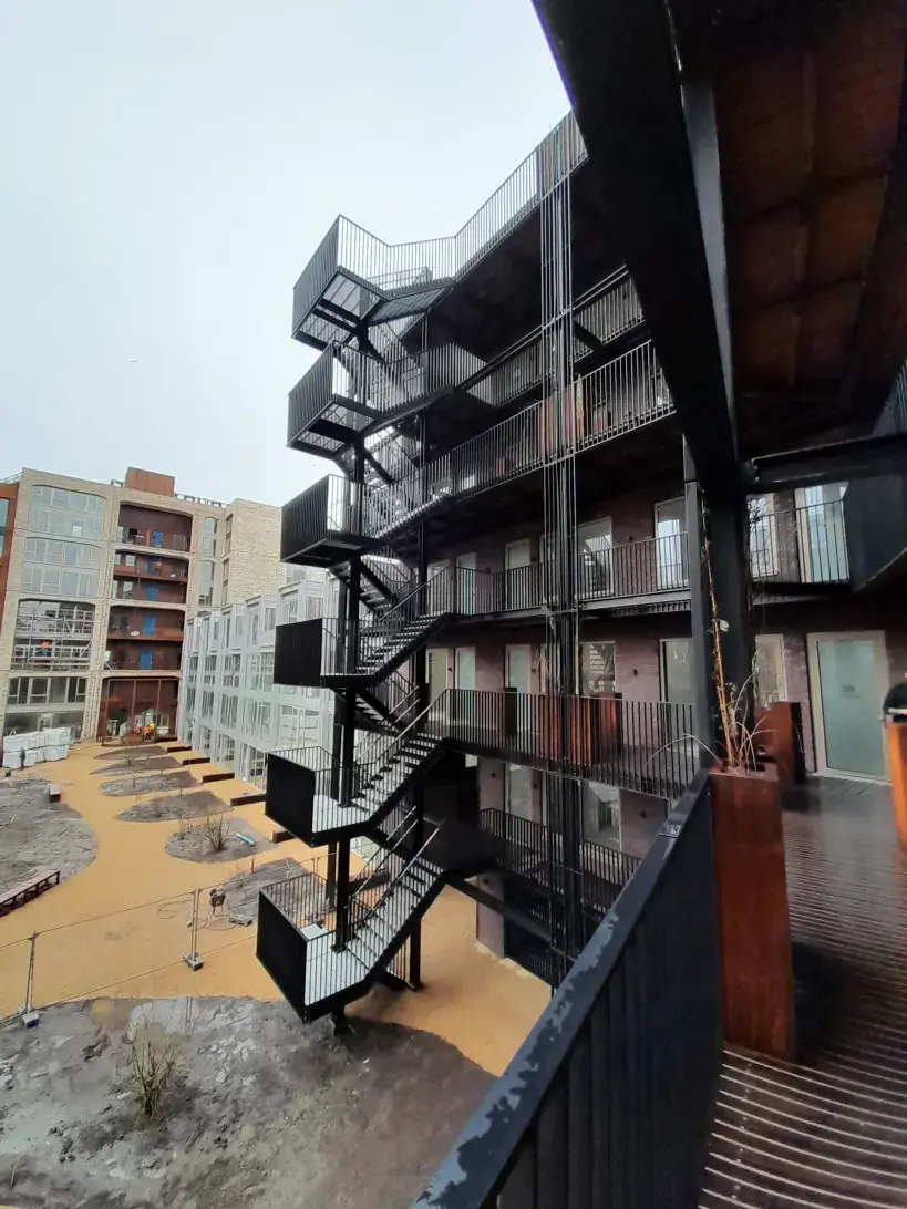 Image 4 of 6