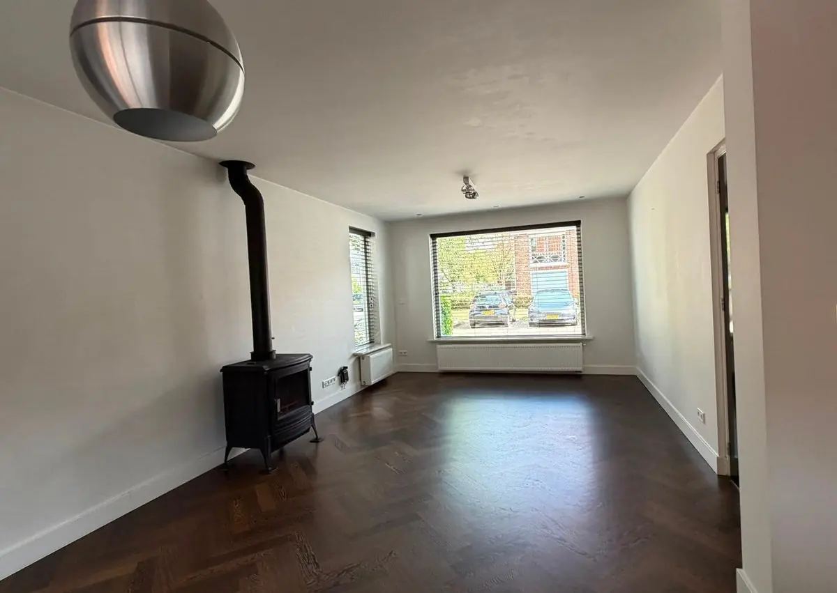 Image 2 of 19