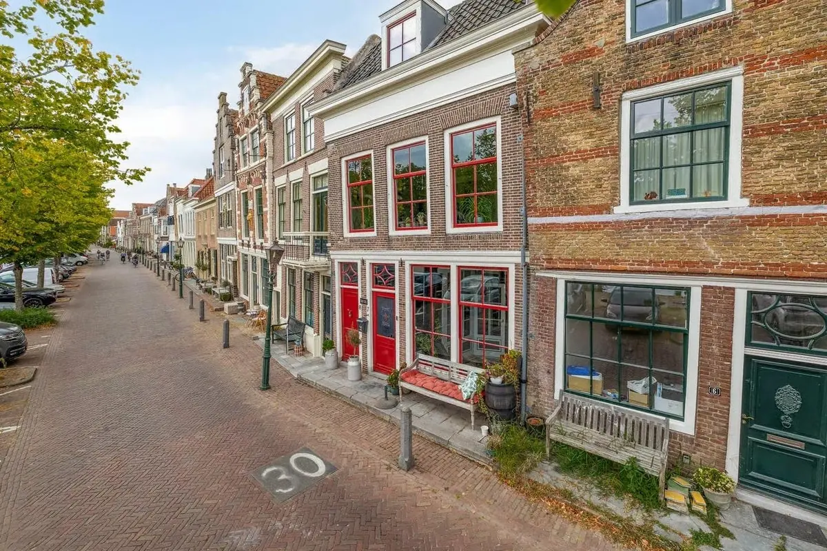 Monumentaal grachtenpand Maarland Noordzijde, Brielle - Te Huur