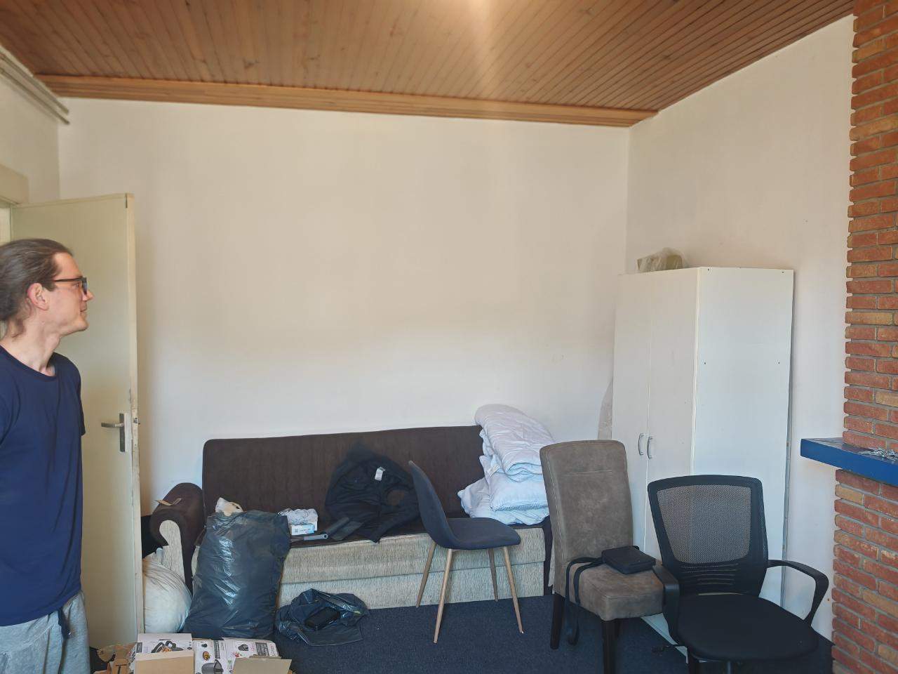 Image 2 of 4