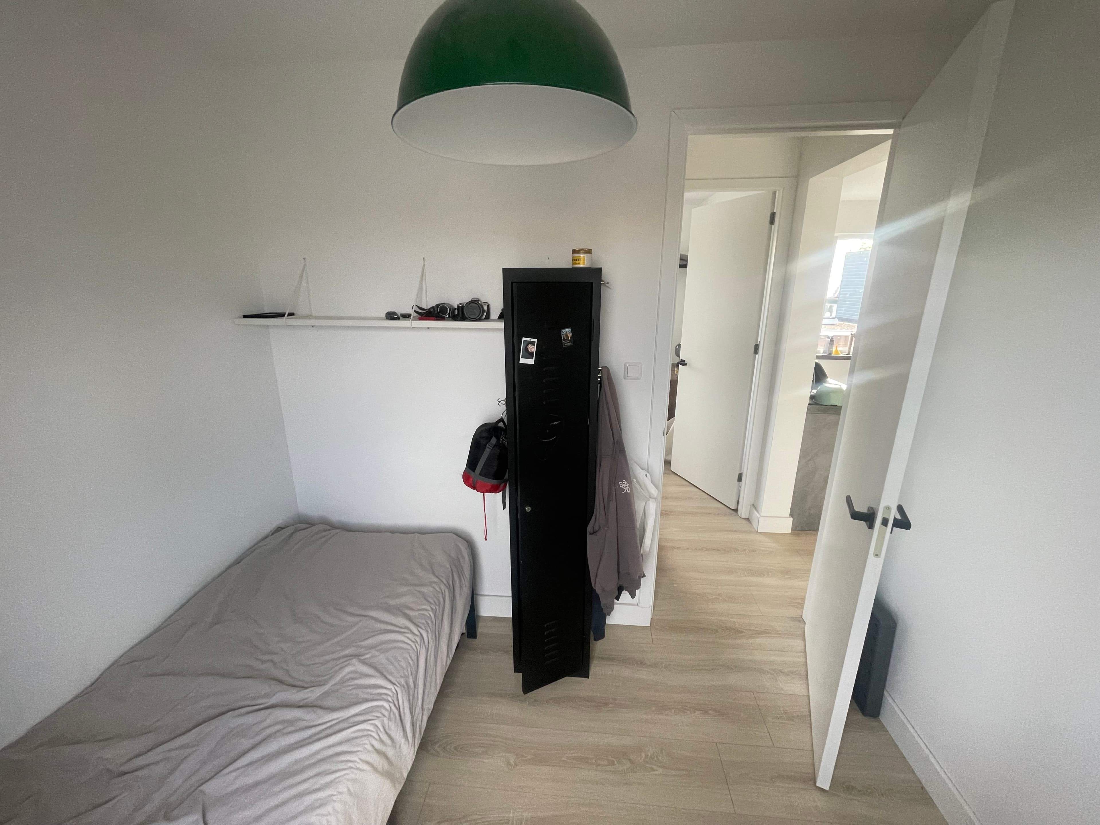 Image 2 of 6