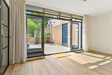 Two-Bedroom Apartment Parkstraat, The Hague Center - For Rent