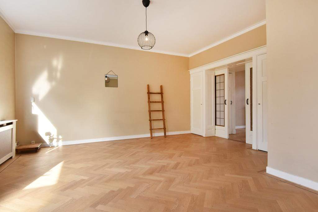 Image 10 of 38