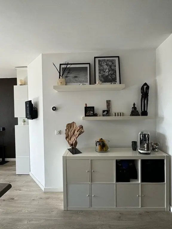 Image 7 of 16