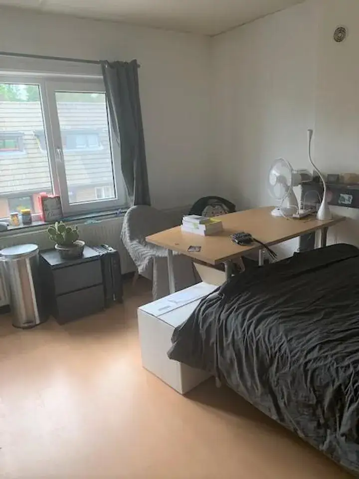 Image 2 of 10