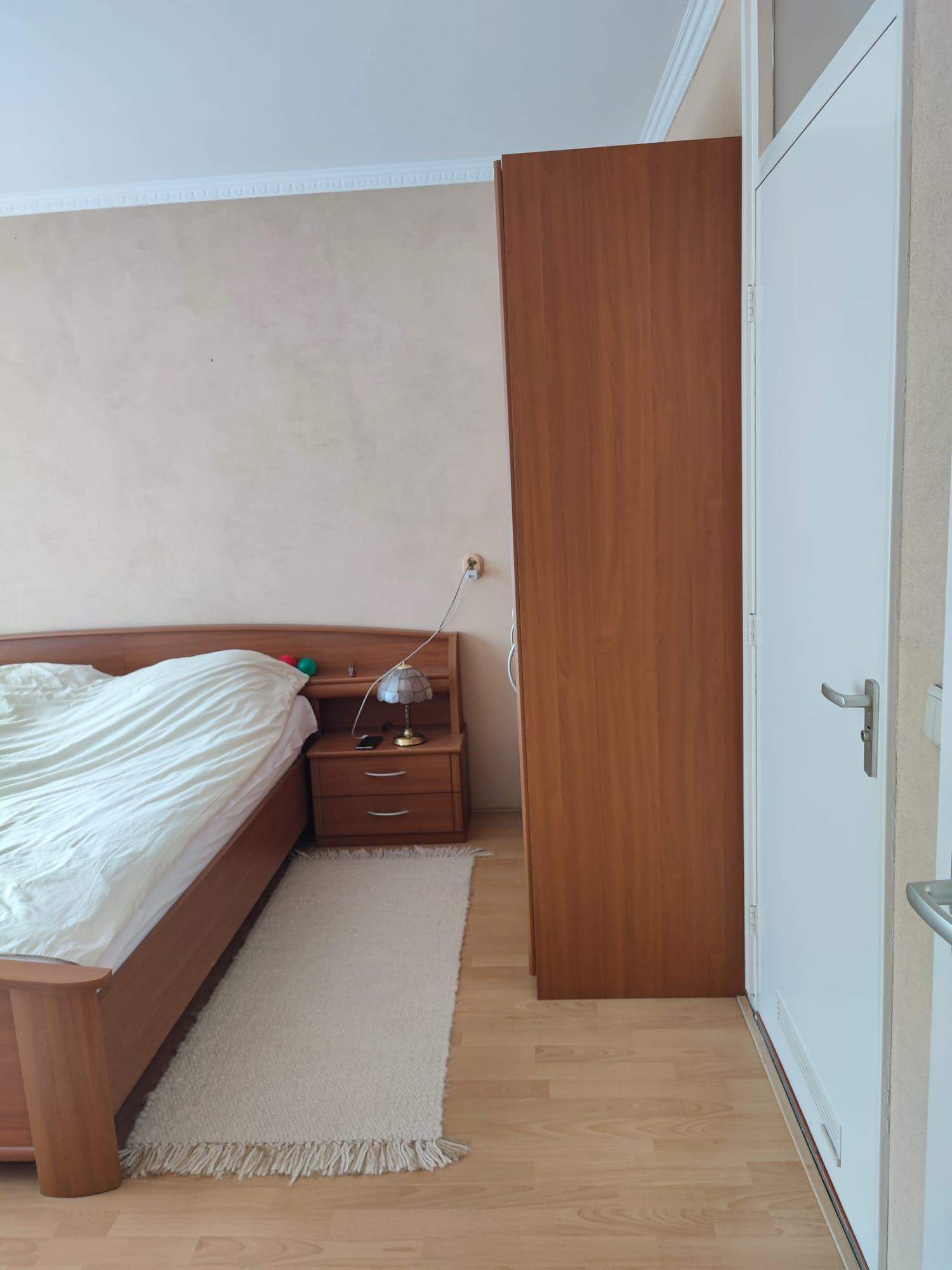 Image 2 of 8