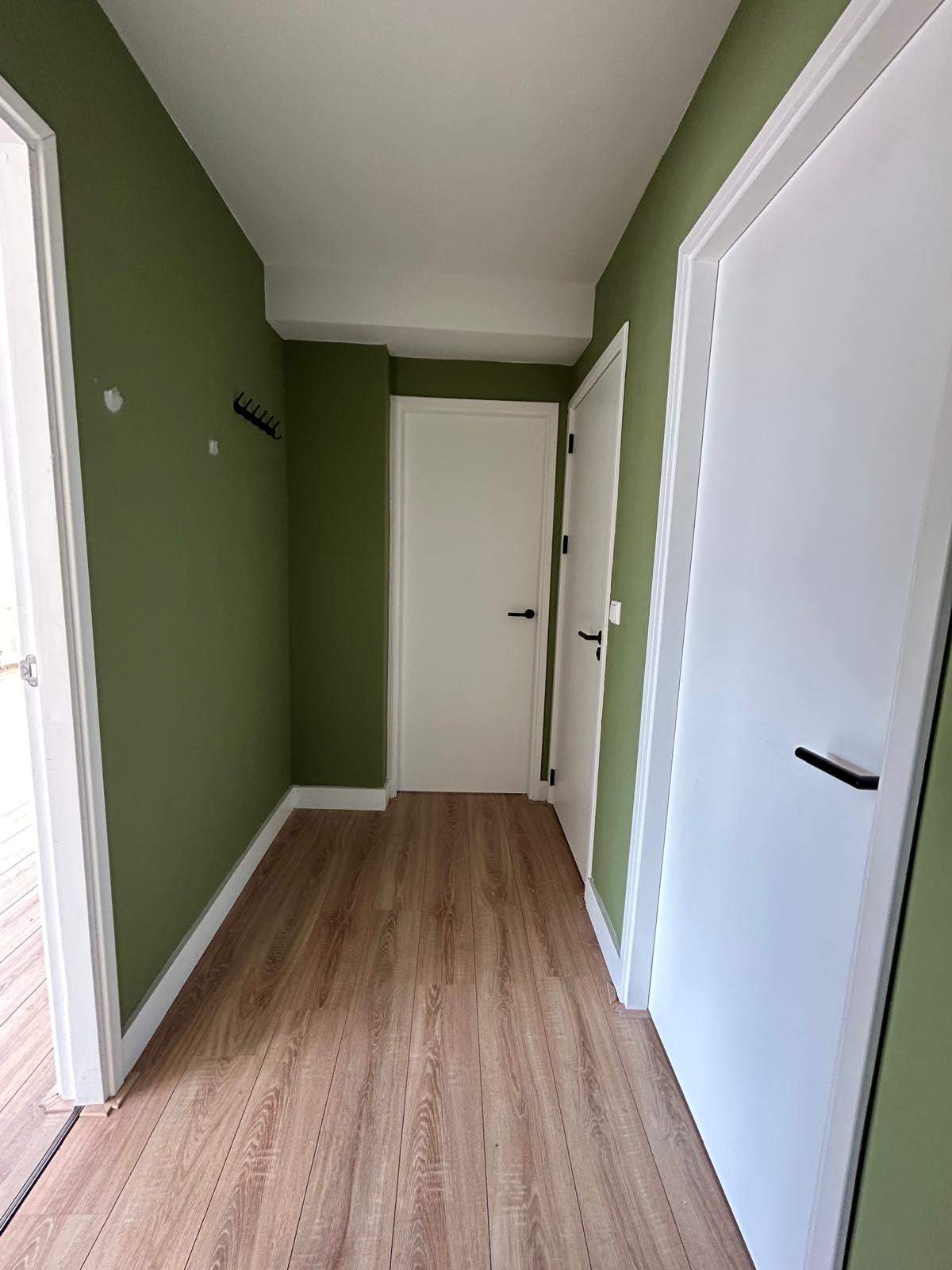 Image 2 of 25