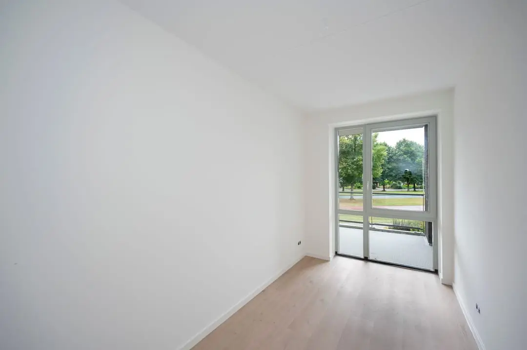 Image 11 of 27