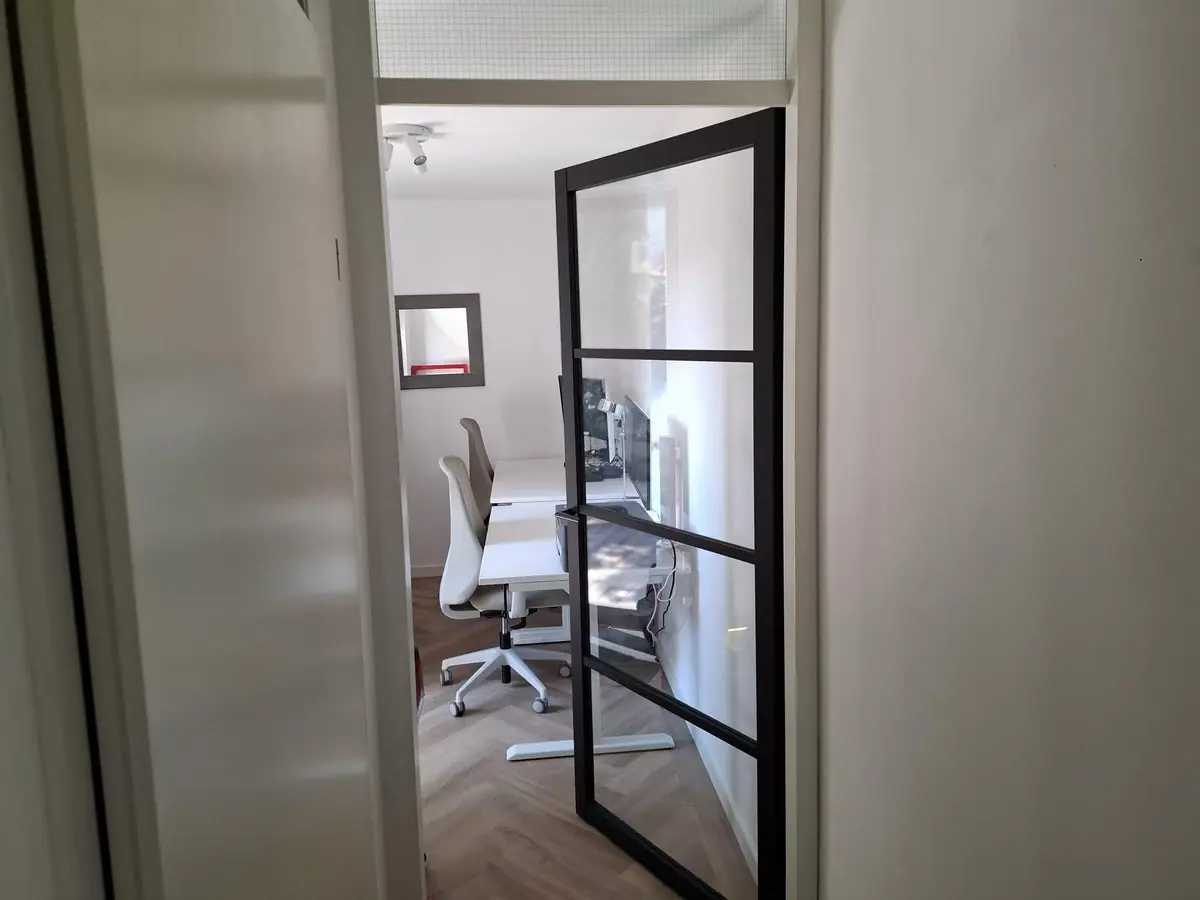 Image 19 of 32