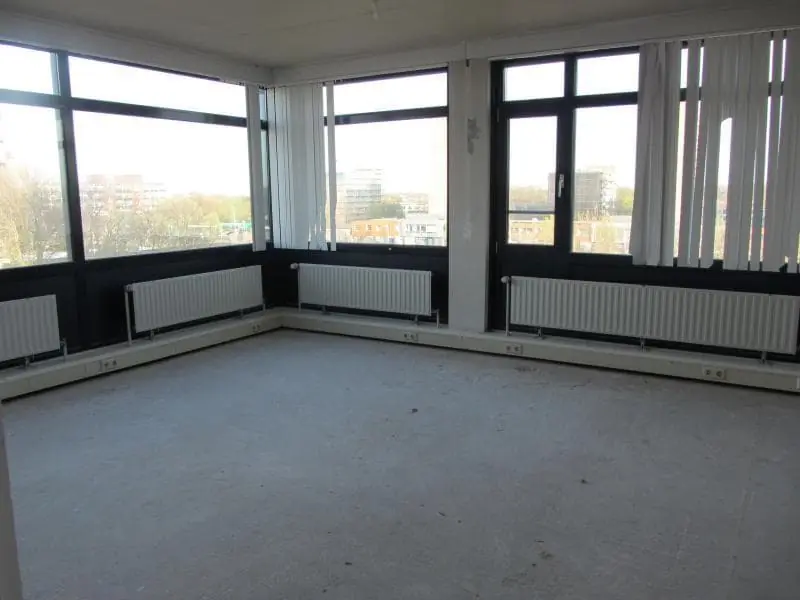 Image 4 of 10