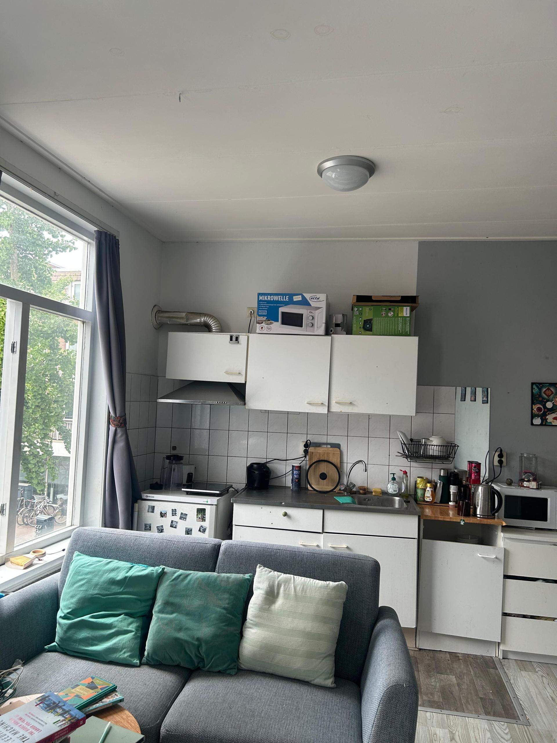 Image 2 of 6