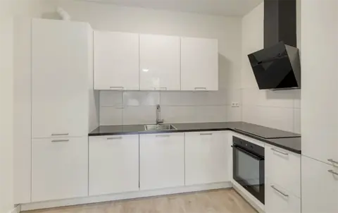 Two-Bedroom Apartment Lange Hilleweg, Rotterdam - For Rent