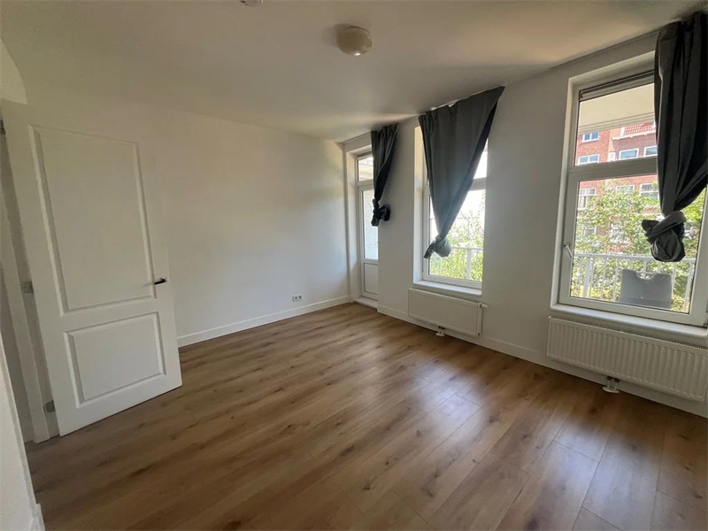 Image 4 of 8