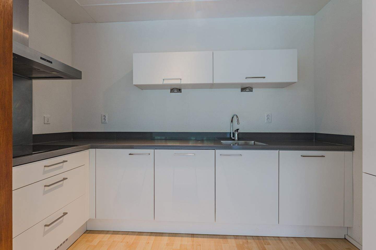 Image 4 of 18