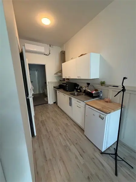 Image 4 of 11