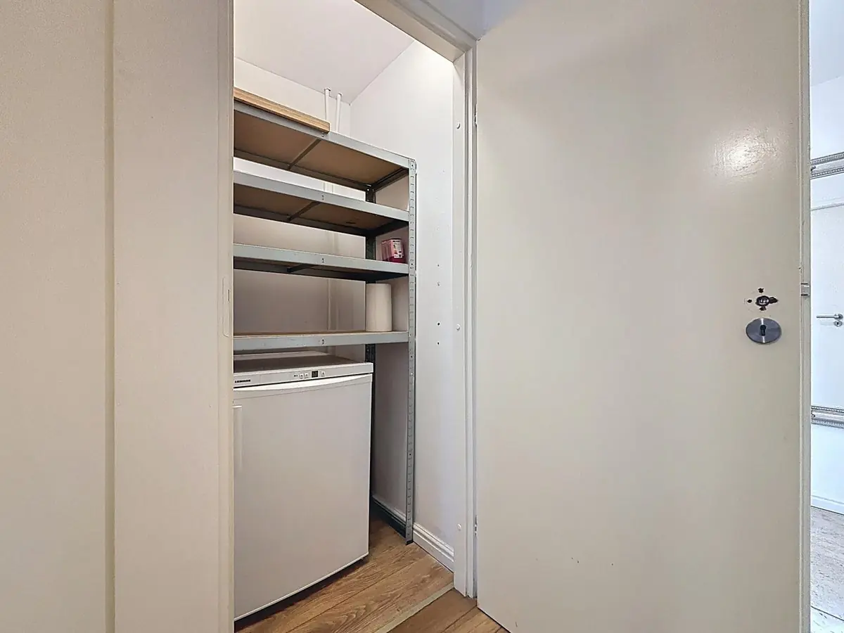 Image 4 of 23