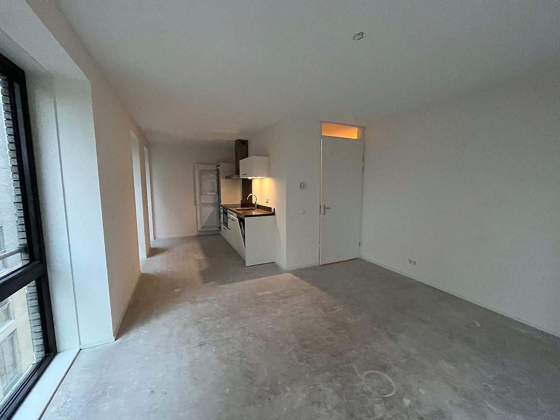 Image 2 of 8