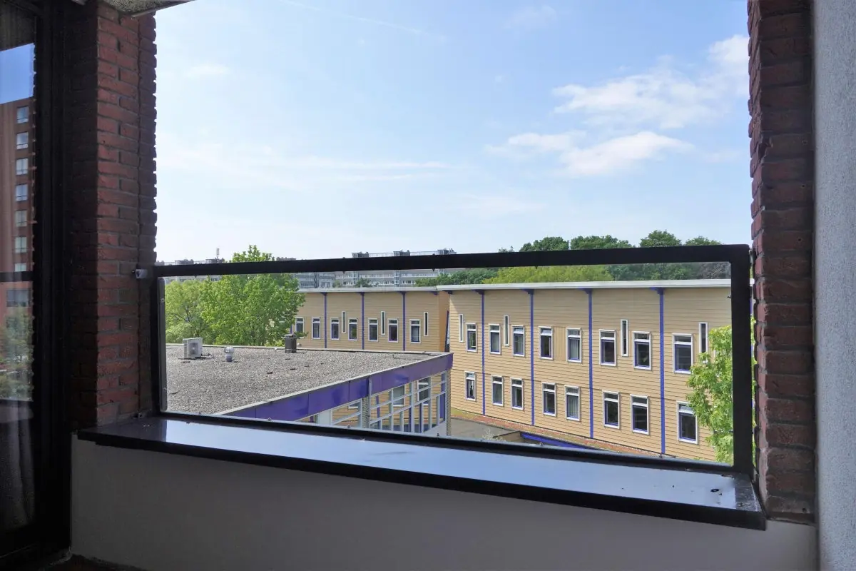 Image 25 of 28