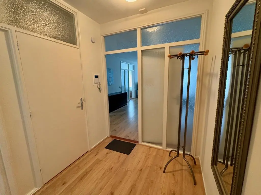 Image 2 of 21