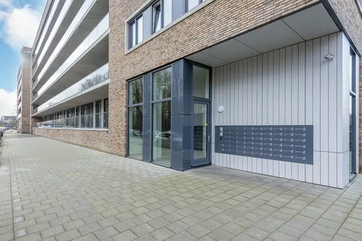 Image 22 of 25