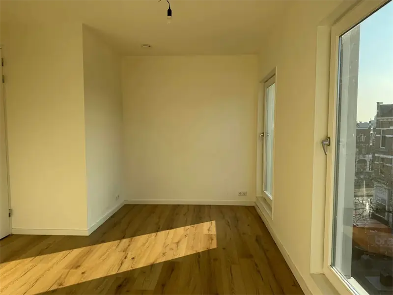 Image 4 of 6
