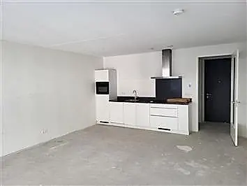Image 3 of 8