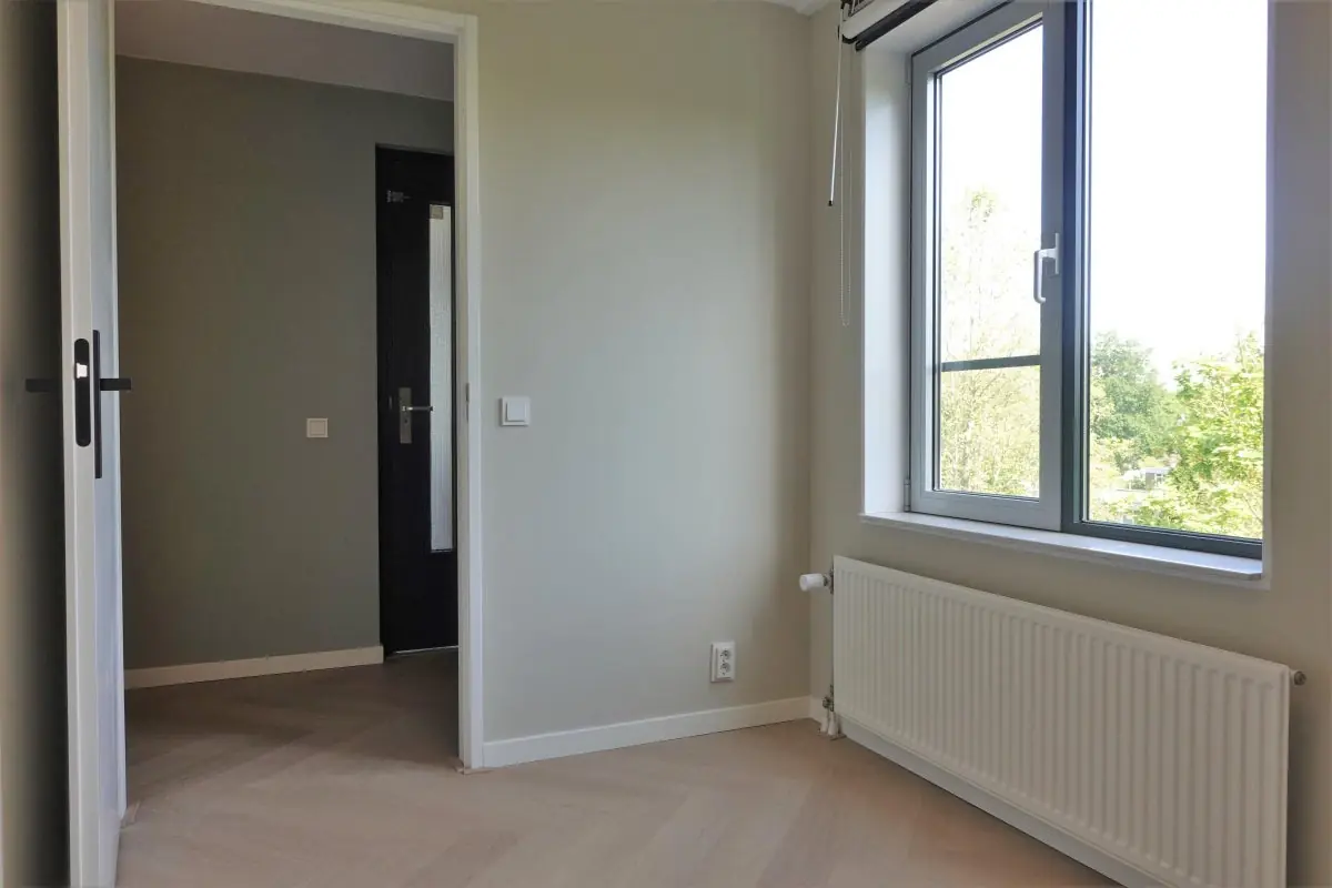 Image 20 of 28