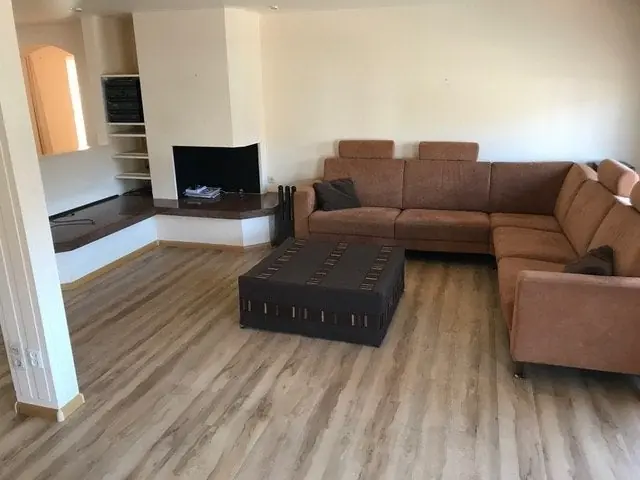 Image 3 of 24