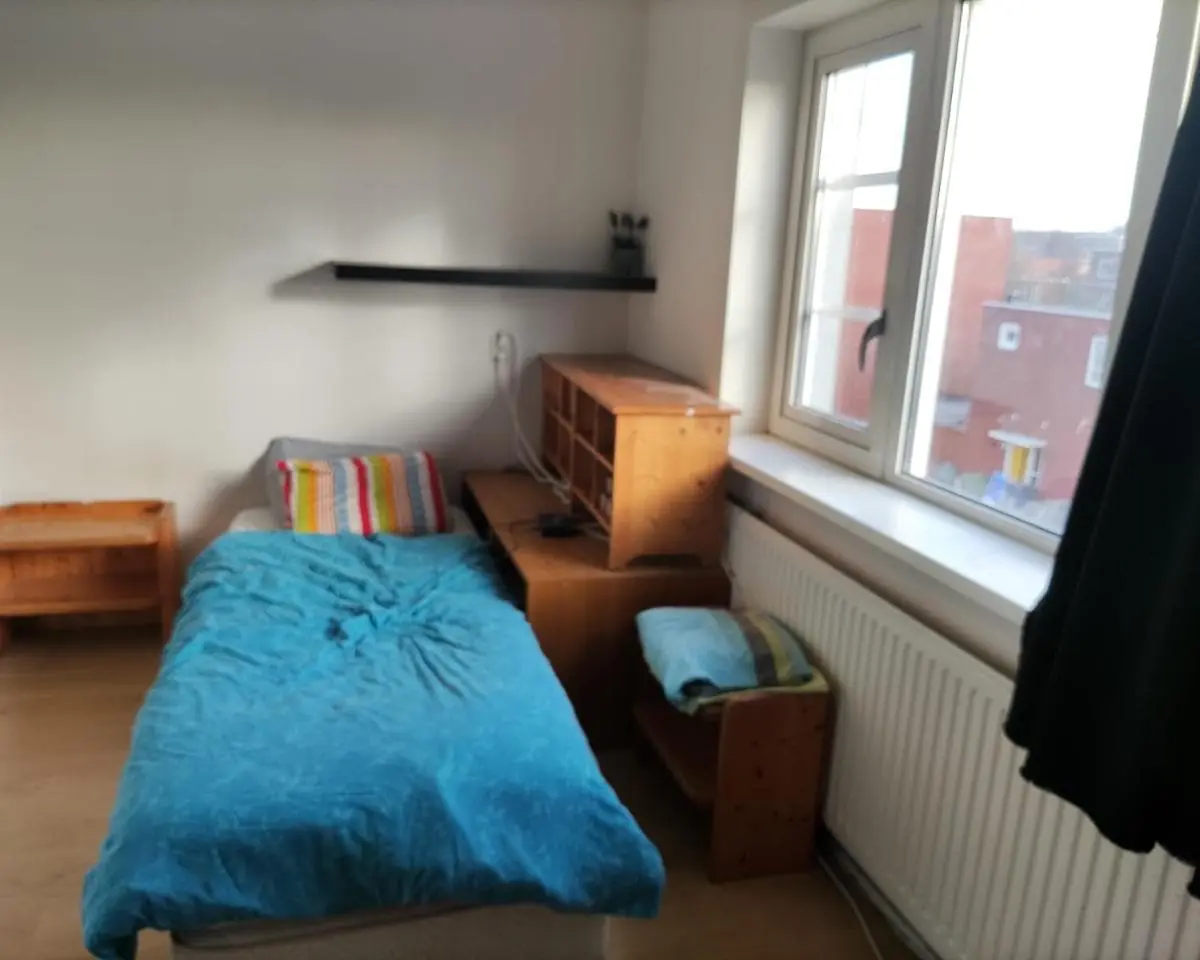 Image 4 of 4