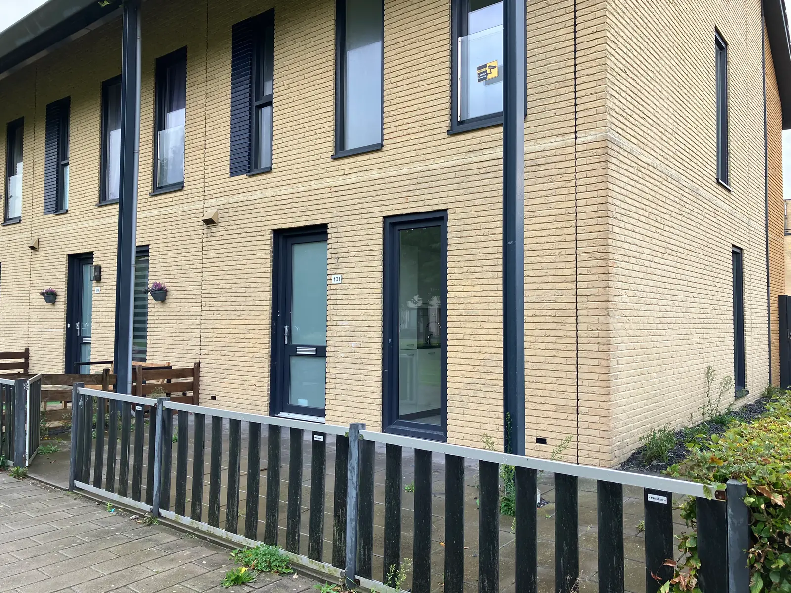 Image 2 of 24