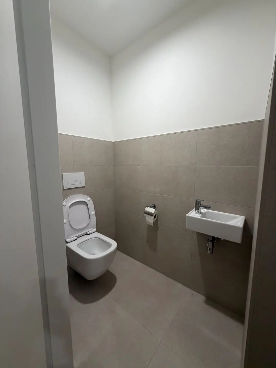 Image 16 of 24