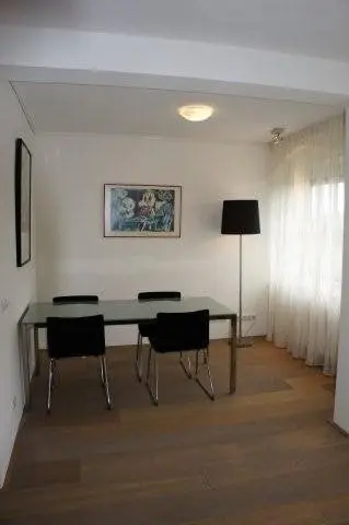 Image 4 of 18