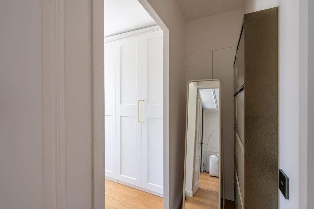 Image 19 of 27