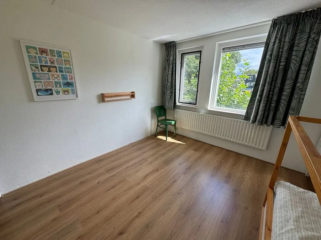 Image 10 of 18