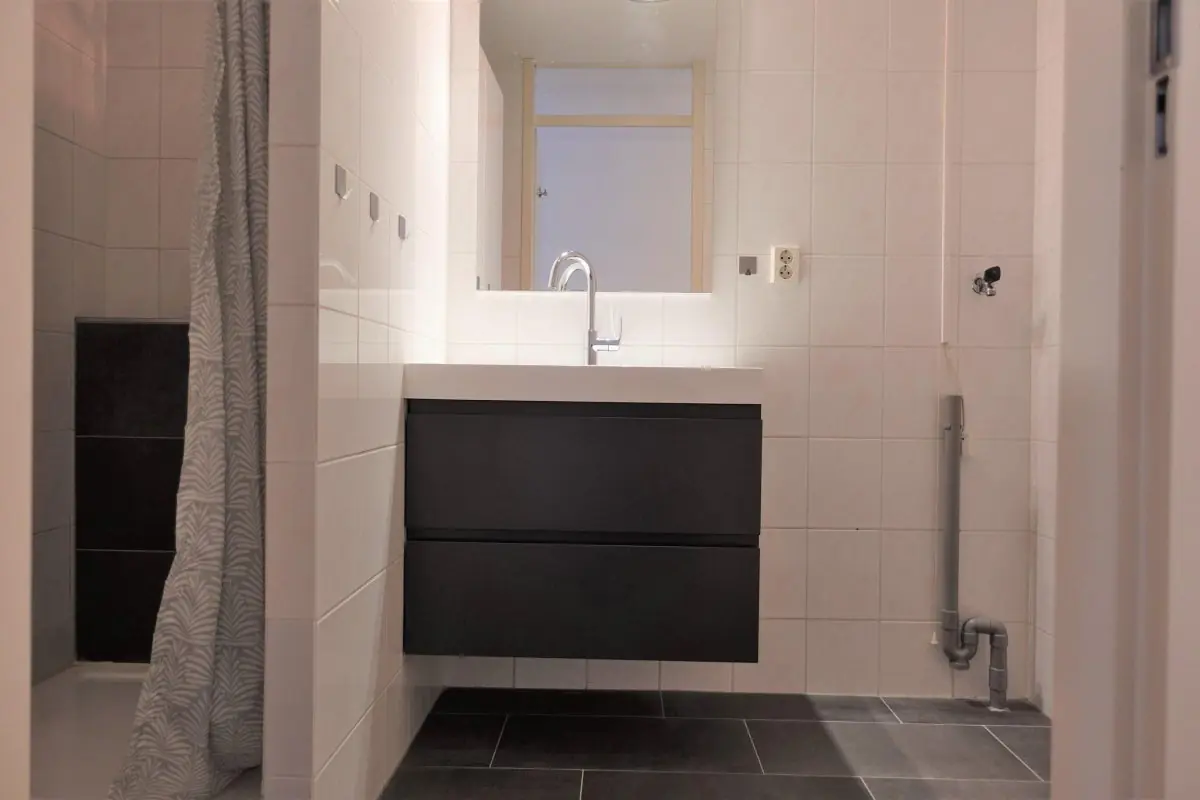 Image 4 of 31