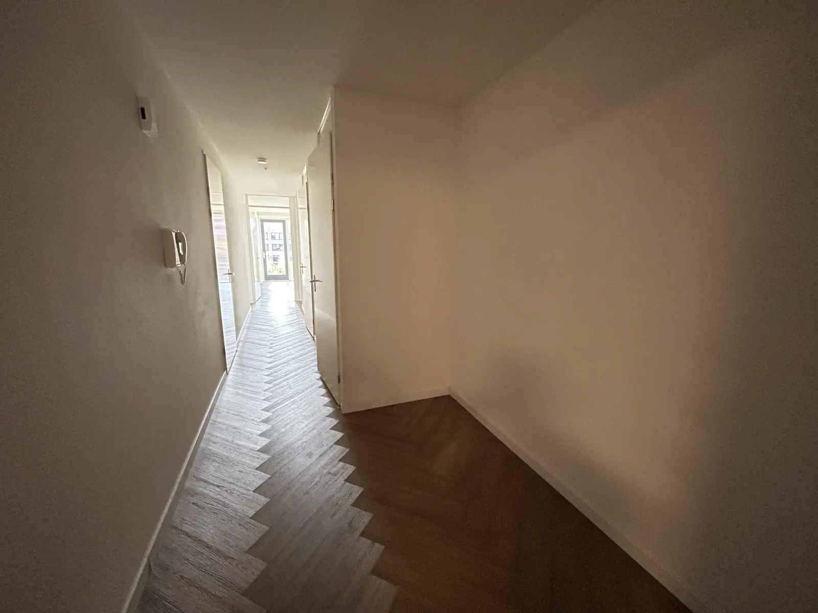 Bild 2 von 19