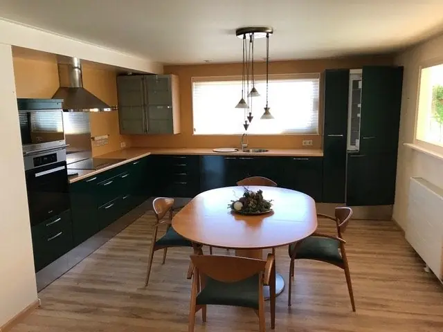 Image 4 of 24