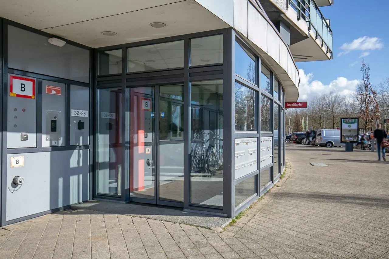 Image 2 of 26