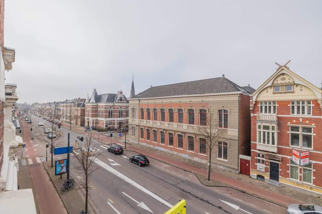 Image 28 of 32