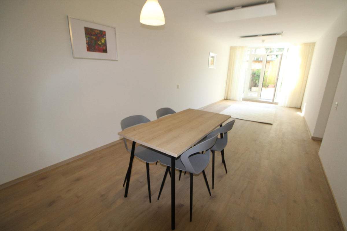 Image 2 of 10