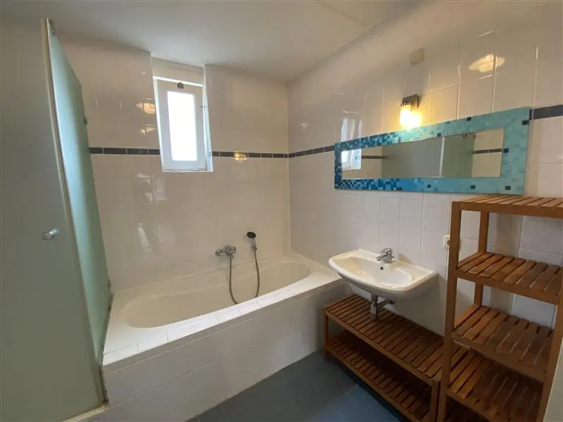 Image 21 of 28