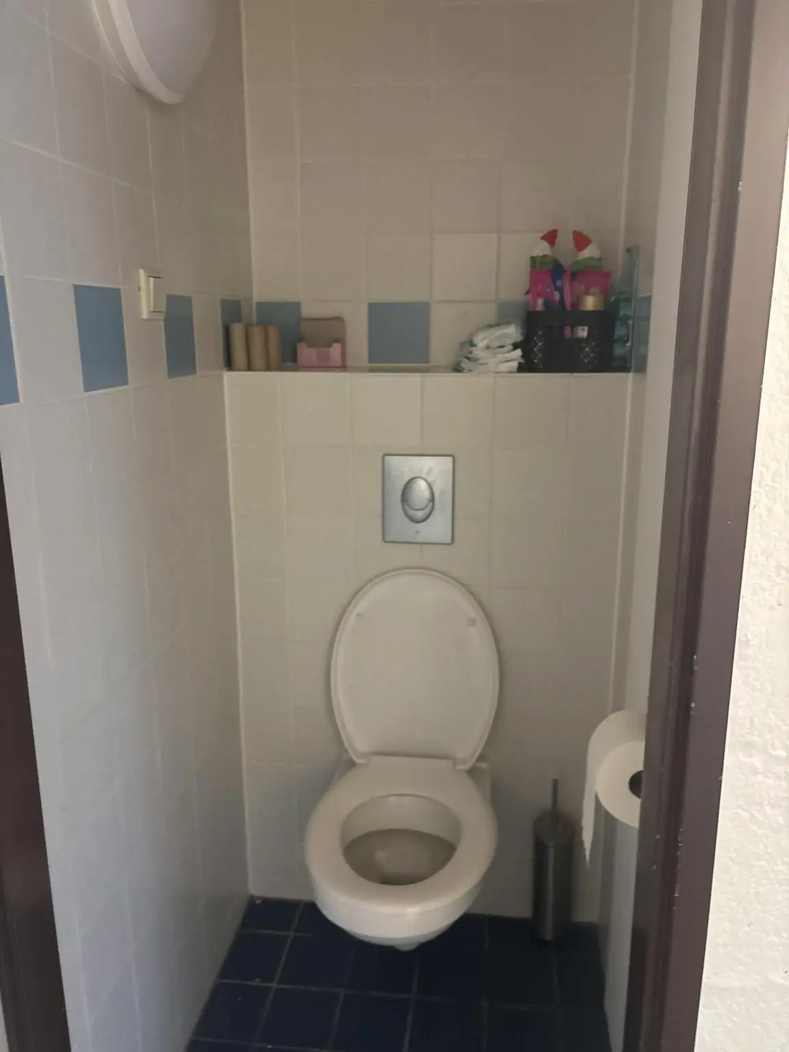 Image 7 of 27