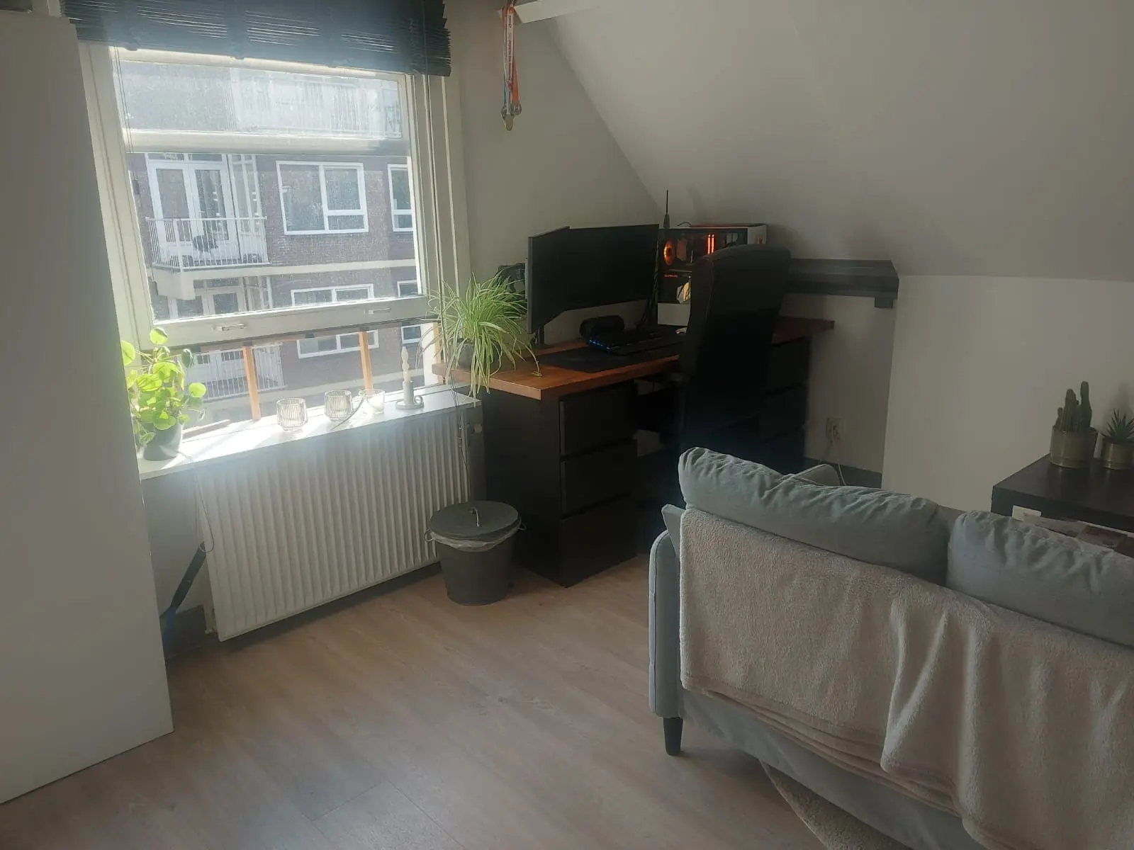 Image 2 of 9